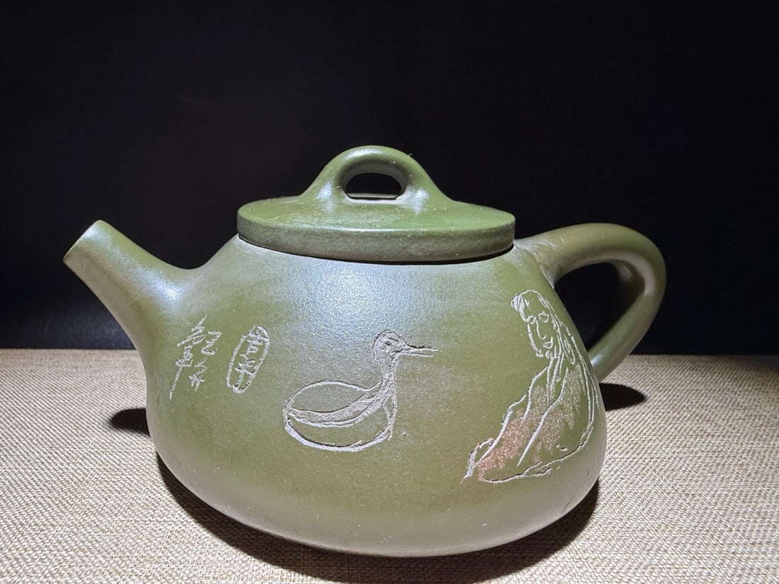 Zisha teapots made by the famous artist Gu Jingzhou (1 of 8)