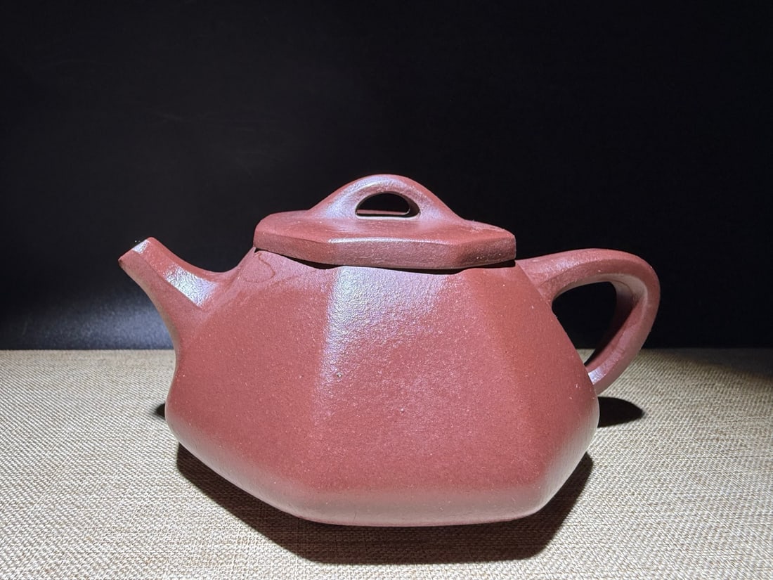 Zisha teapots made by the famous artist Gu Jingzhou (1 of 8)