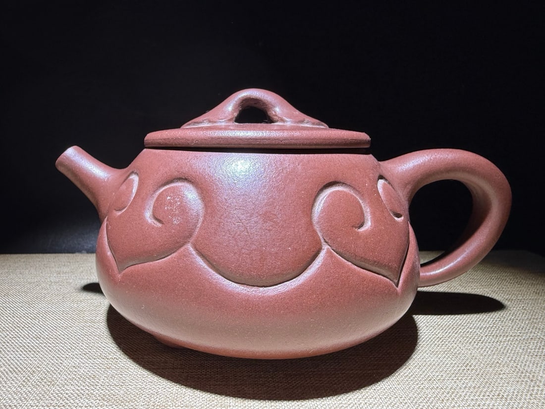 Zisha teapots made by the famous artist Gu Jingzhou (1 of 8)