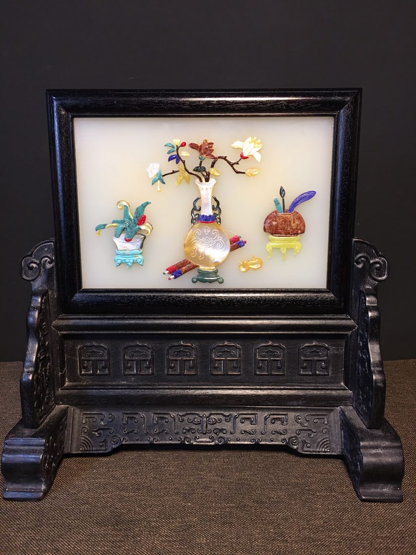 Outer frame inlaid with sandalwood, jade, and various precious stones.: A screen inlaid with sandalwood, jade, and various precious stones, measuring 26.5 cm in length, 14 cm in width, and 27 cm in height, weighing 1506 grams. Provenance:Private collection, Hamburg, Germa