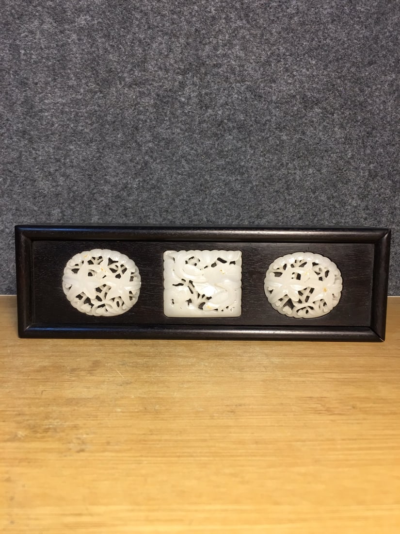 Rosewood box inlaid with jade: A rosewood box inlaid with jade, 26 cm long, 8 cm wide, 6 cm high, weighing 530 grams. Provenance:Private collection from a professor in Heidelberg University. Our cooperative logistics services provi