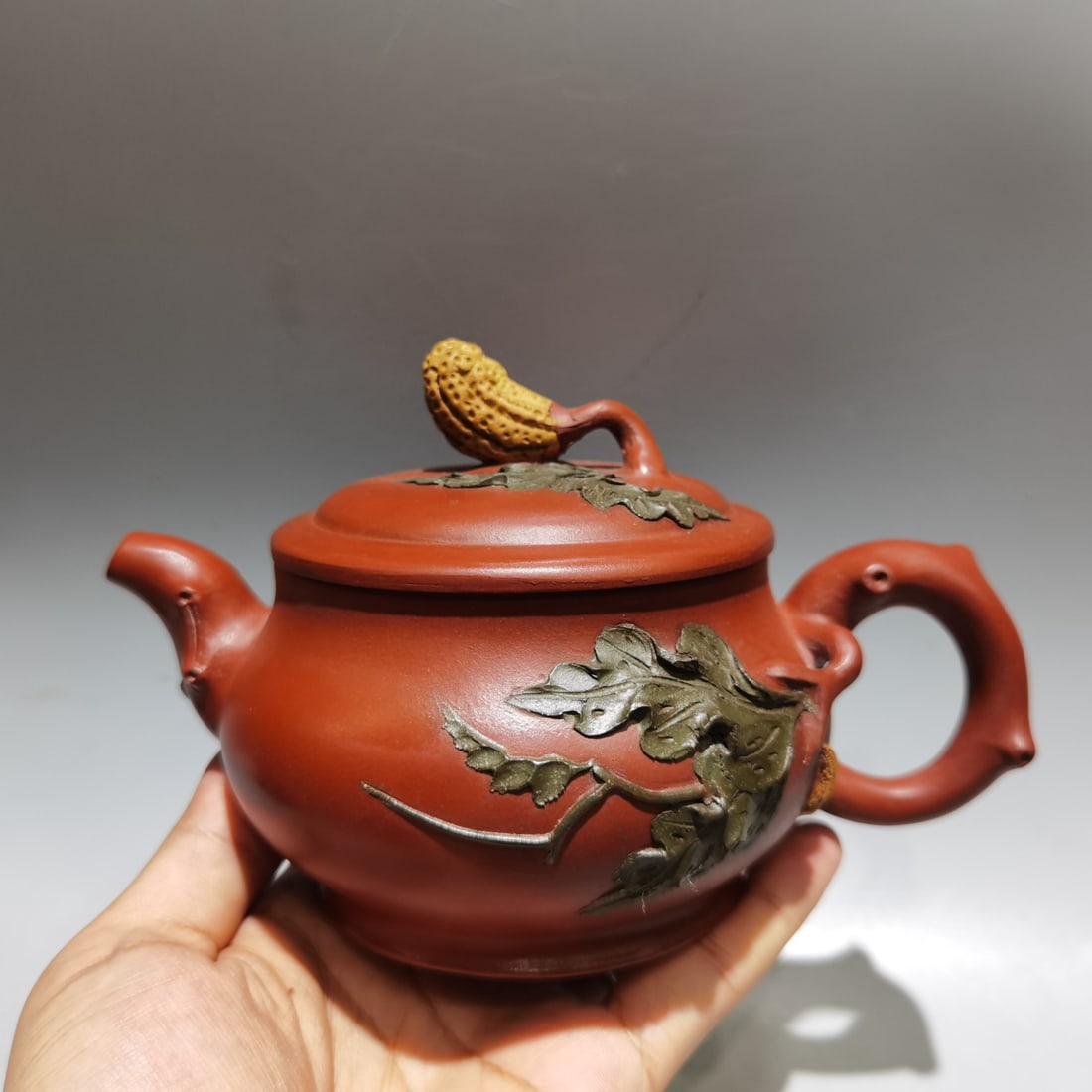 Product Name: Buddha's Hand Teapot: Product Name: Buddha's Hand Teapot; Bottom Mark: Wang Yinxian; Size: 17 x 10 cm; Capacity: 360 cc; Clay: Original Red Clay Provenance:Private collection of a retired doctor, Sydney, Australia. Our coo