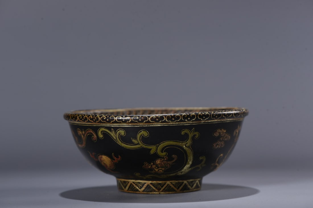 Old bamboo-woven lacquerware bowl with gold-painted dragon and grass design: Antique bamboo lacquerware bowl with gold-painted dragon and grass design, 5cm high, 12cm in diameter, weighing 72g. Provenance:Private collection of a retired doctor, Sydney, Australia. Our cooperati