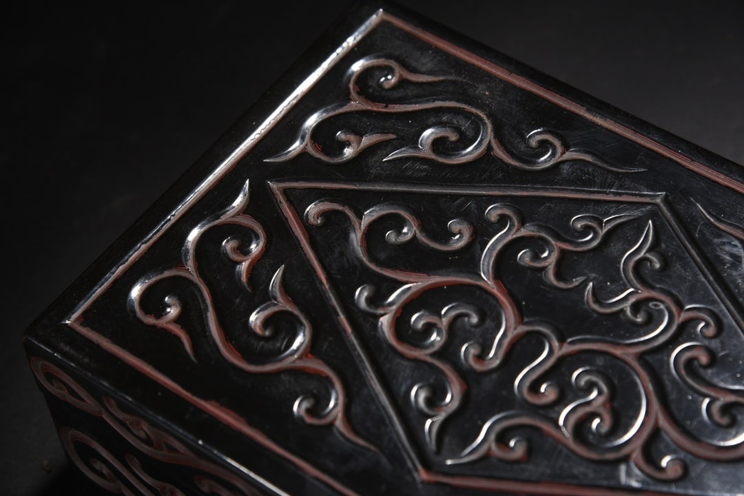 Carved lacquer cloud pattern storage box - 2