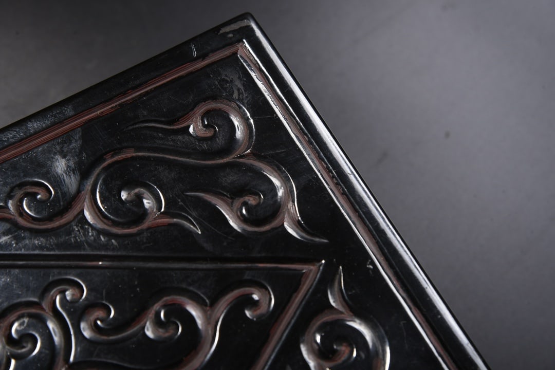 Carved lacquer cloud pattern storage box - 3