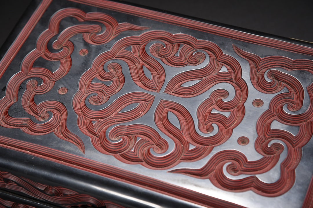 Carved lacquer cloud pattern storage box - 2