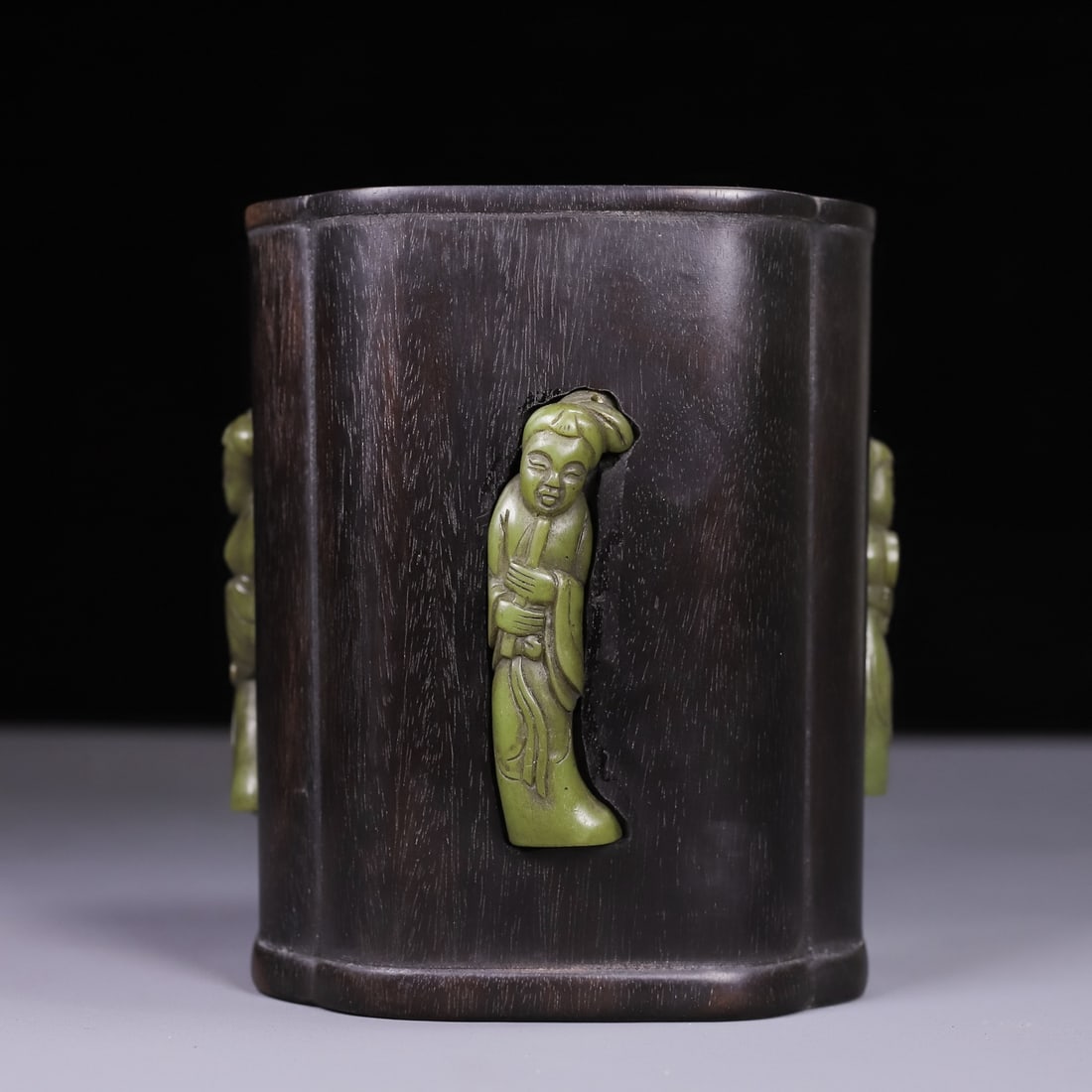 Collector's Ebony Pen Holder Inlaid with Jade: Collector's ebony pen holder inlaid with jade, 12 cm long, 12 cm wide, and 15 cm high Provenance:Private collection, Brussels, Belgium. Our cooperative logistics services provider expertly handles bot