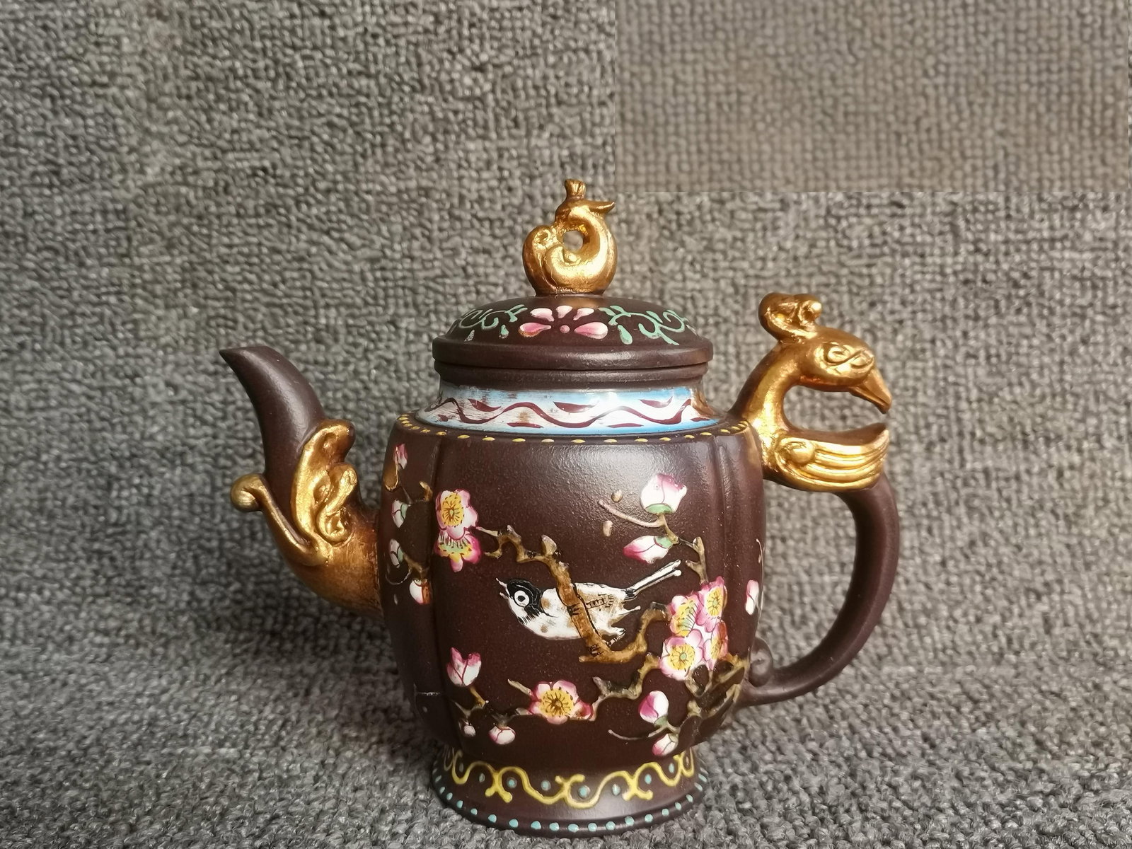 Phoenix Cry and Dragon Chant Pot (1 of 8)