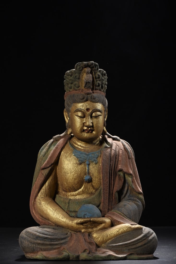 Wooden lacquered and gilded Guanyin Bodhisattva statue: The wooden lacquered and gilded Guanyin Bodhisattva statue is 35cm high, 24cm wide, and 15cm thick, weighing 1195 grams. Provenance:Private collection, Warsaw , Poland. Our cooperative logistics servi