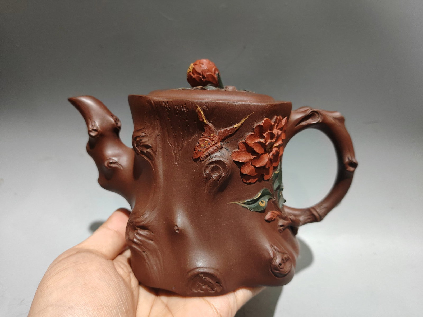 Product Name: Tree Stump Teapot: Product Name: Tree Stump Teapot Bottom Mark: Wang Yinxian Size: 18X12cm Capacity: 450cc Clay: Original Ore Bottom Groove Clear Clay Provenance:from a private collector in Bucharest, Romania. Our coope