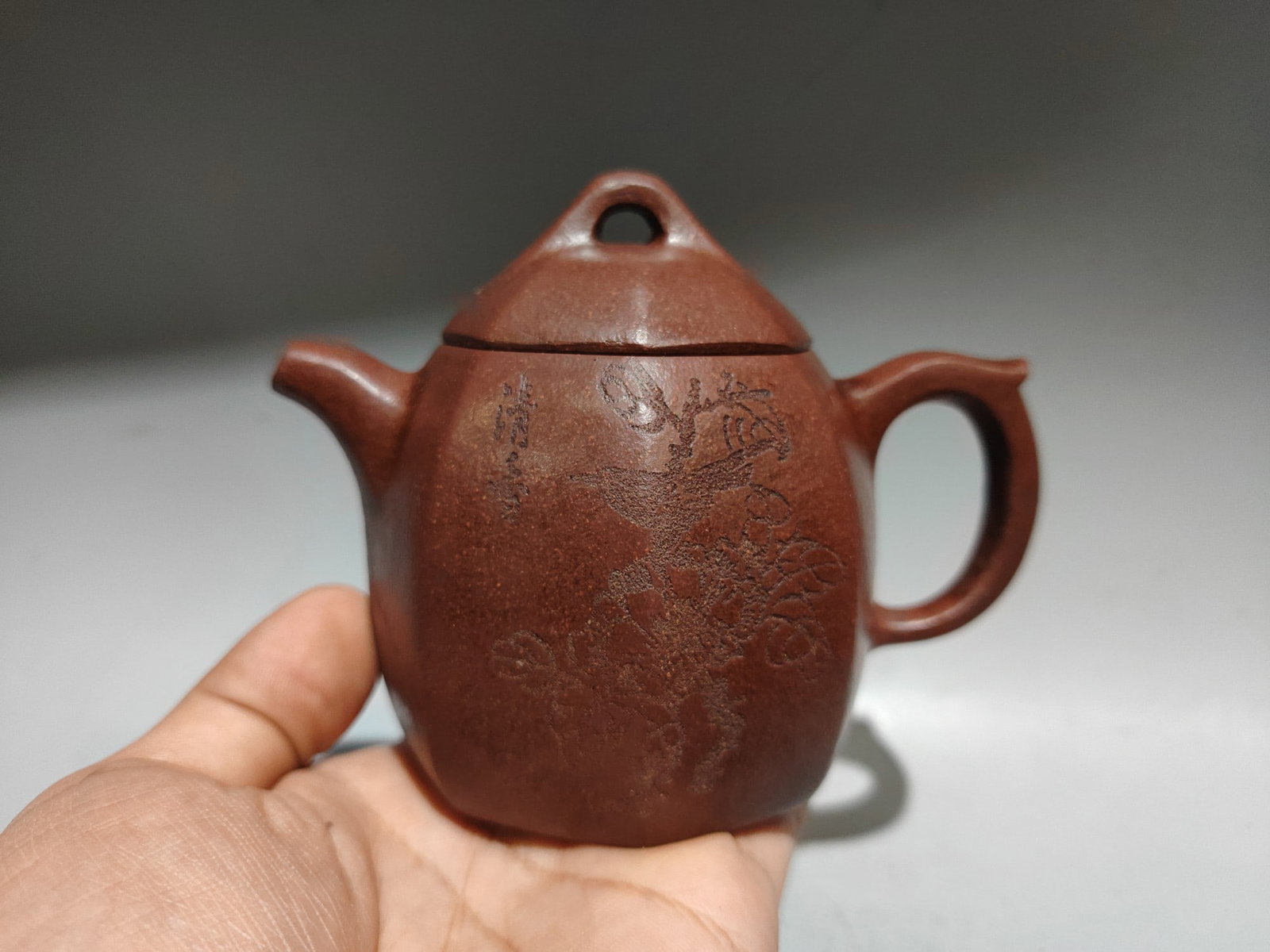 Product Name: Engraved Eight-Sided Qin Weight Pot (1 of 9)
