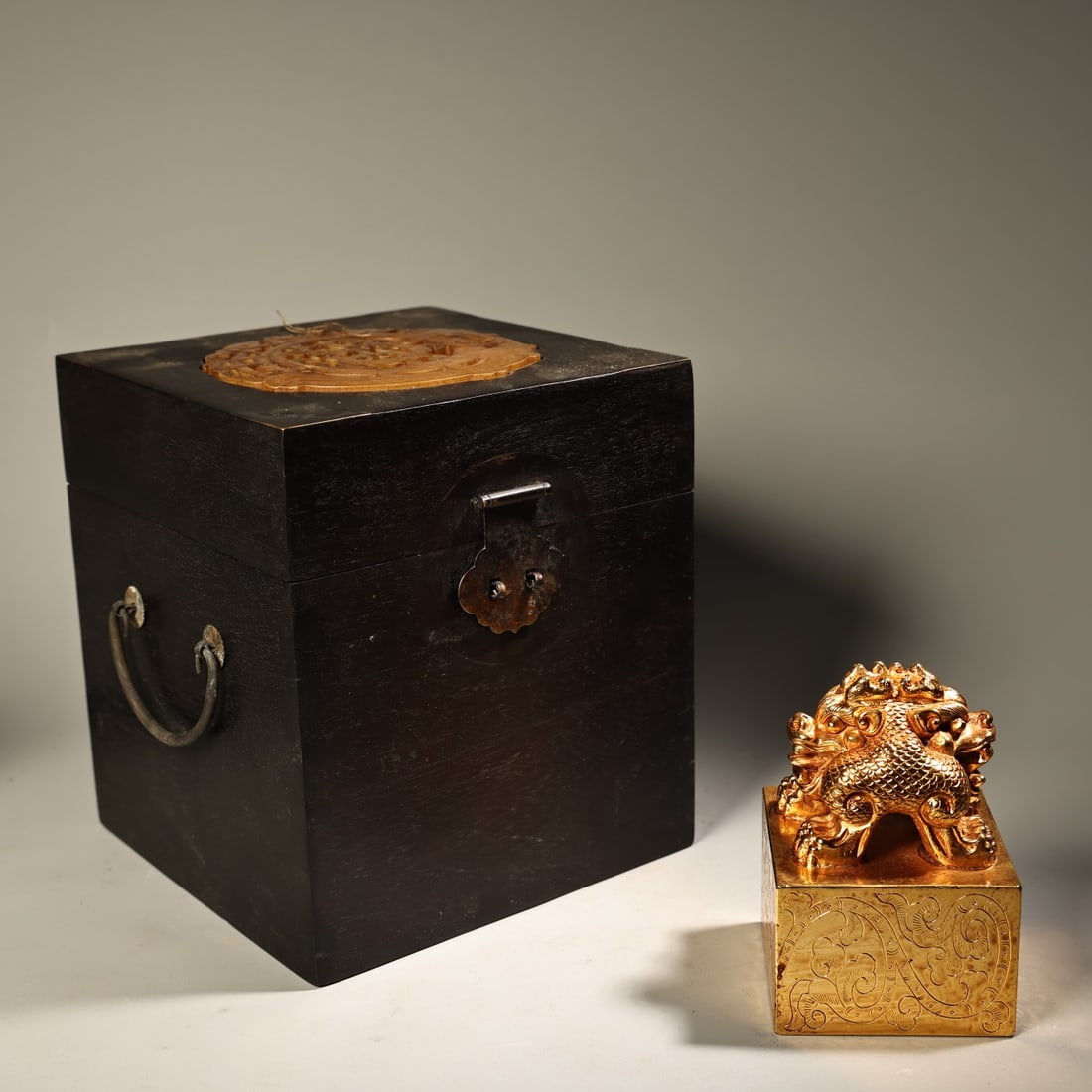 Rare antique collection: Pure copper high-relief engraved and gilded double dragon head seal (1 of 9)