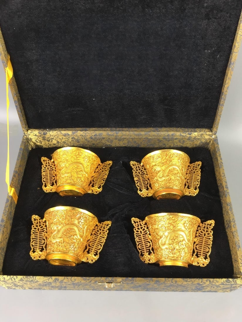 Silver-gilt dragon-patterned cup: Silver-gilt dragon-patterned cup, 6.6 x 10 x 5 cm, 159 g. Provenance:Private collection in Geneva, Switzerland. Private collection in Paris, acquired from the above. Our cooperative logistics services