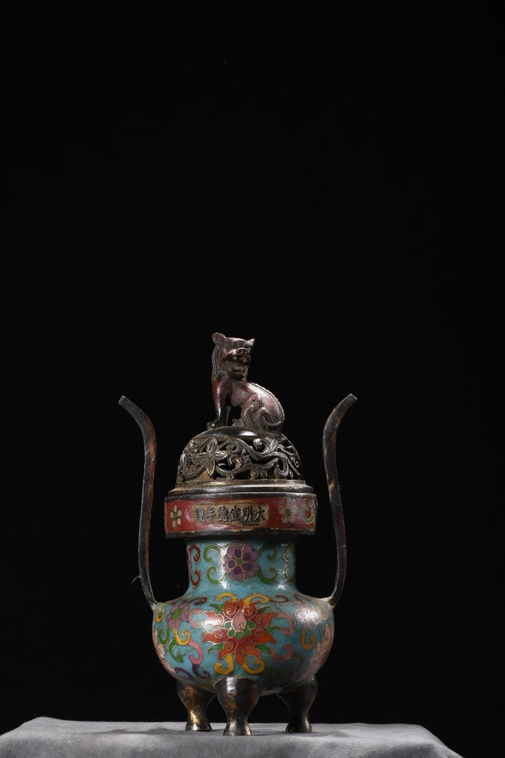 Copper-bodied cloisonne enamel incense burner with animal-shaped knobs and lotus scroll design.: A cloisonne enamel incense burner with animal-shaped knobs and lotus scroll design on a copper base. It measures 20cm in height, 12cm in width, 6cm in mouth diameter, and weighs 1260g. Provenance:From