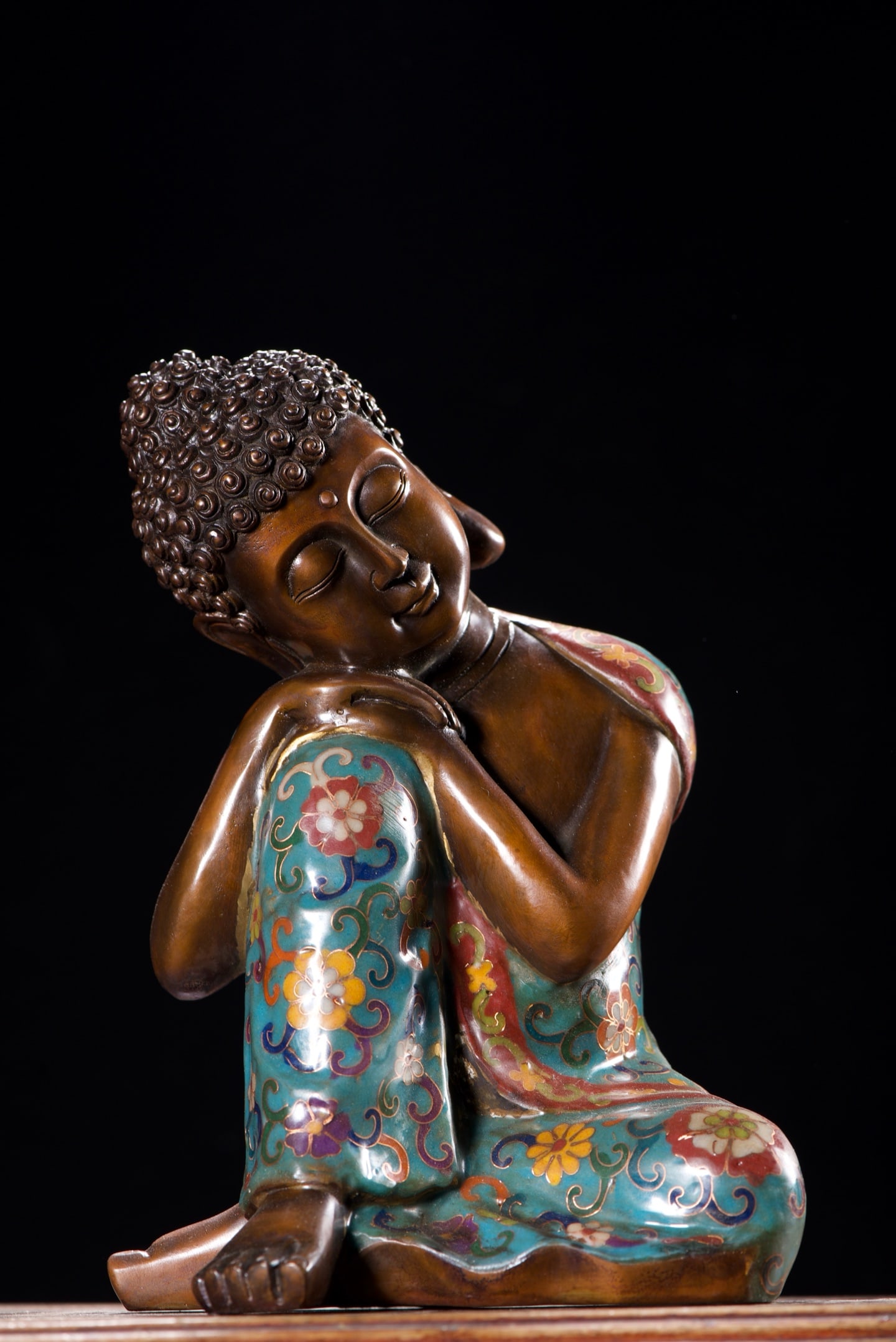 Cloisonne Enamel Reclining Buddha Statue: A cloisonne enamel reclining Buddha statue with a copper body, 23cm high, 16cm wide, 14cm thick, and weighing 3510 grams. Provenance:Private collection from a professor in ESC Rennes School of Busines