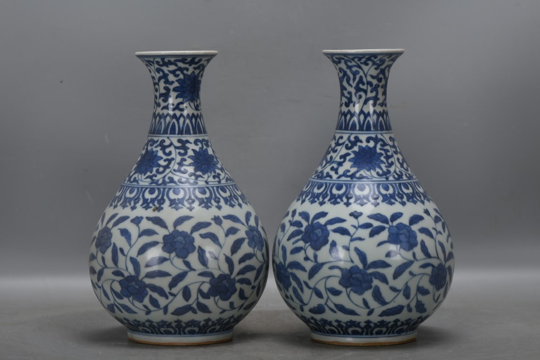 A pair of Ming Dynasty, Jiajing period blue and white porcelain "Yuhuchun" vase with lotus scroll (1 of 9)