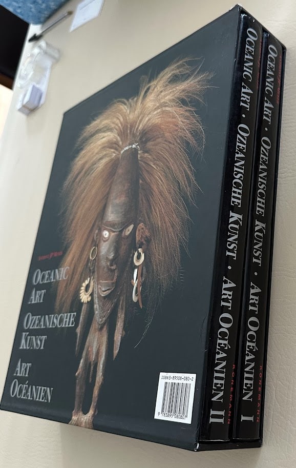 Oceanic Art, Ozeanische Kunst, Art Oceanien. 2 volumes. Photographs by Olaf Wipperfurth. (1 of 10)