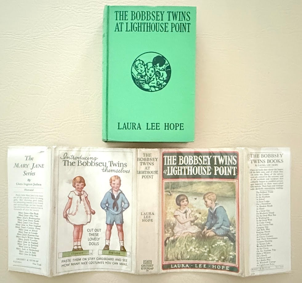 Laura Lee Hope. The Bobbsey Twins at Lighthouse Point. (1 of 3)