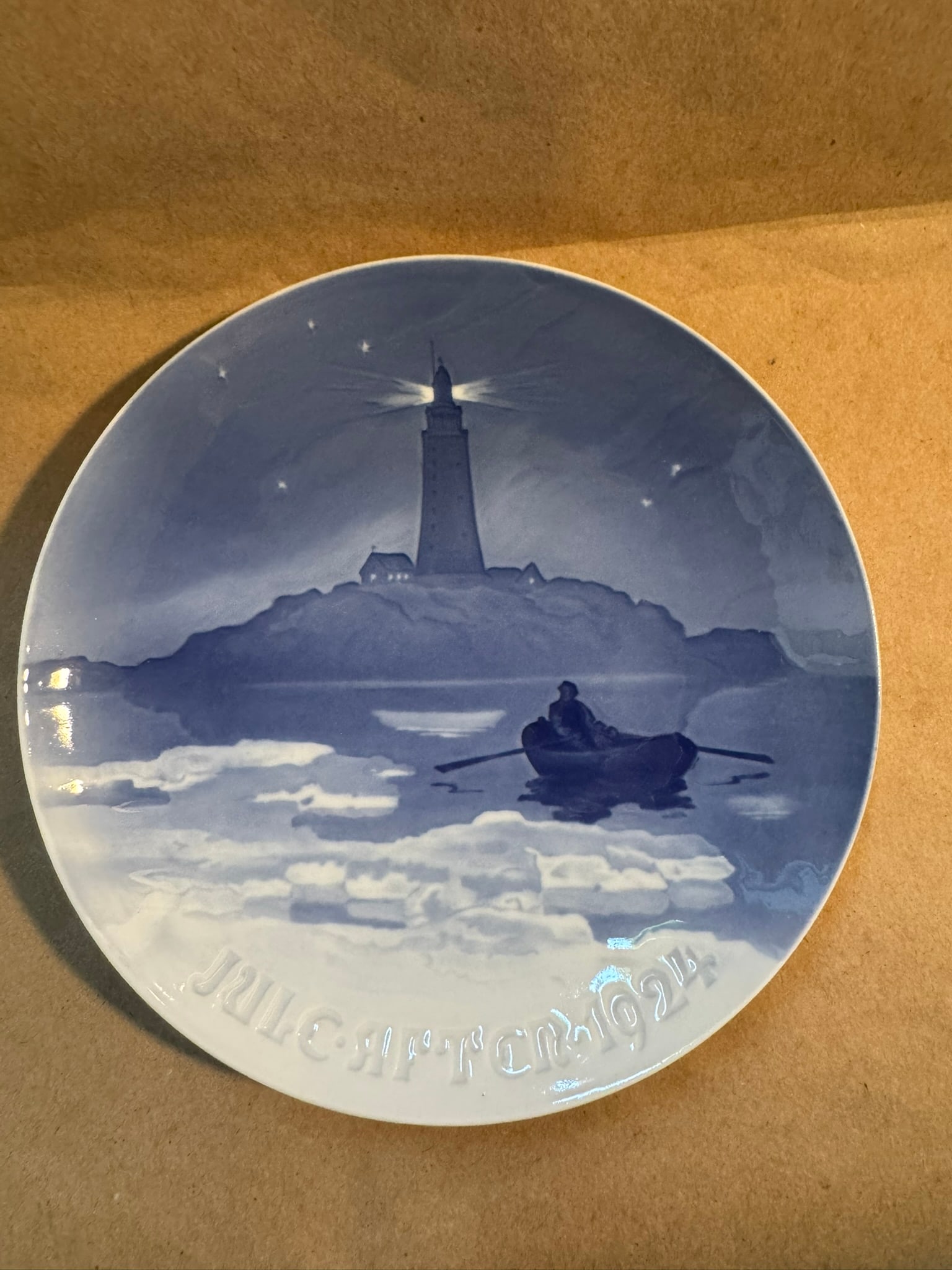 1924 - Lighthouse in Danish Waters: Up for auction is a pristine Bing & Grondahl Christmas Plate titled '1924 - Lighthouse in Danish Waters'. This exquisite collector's item was originally issued in the year 1924. Featuring the