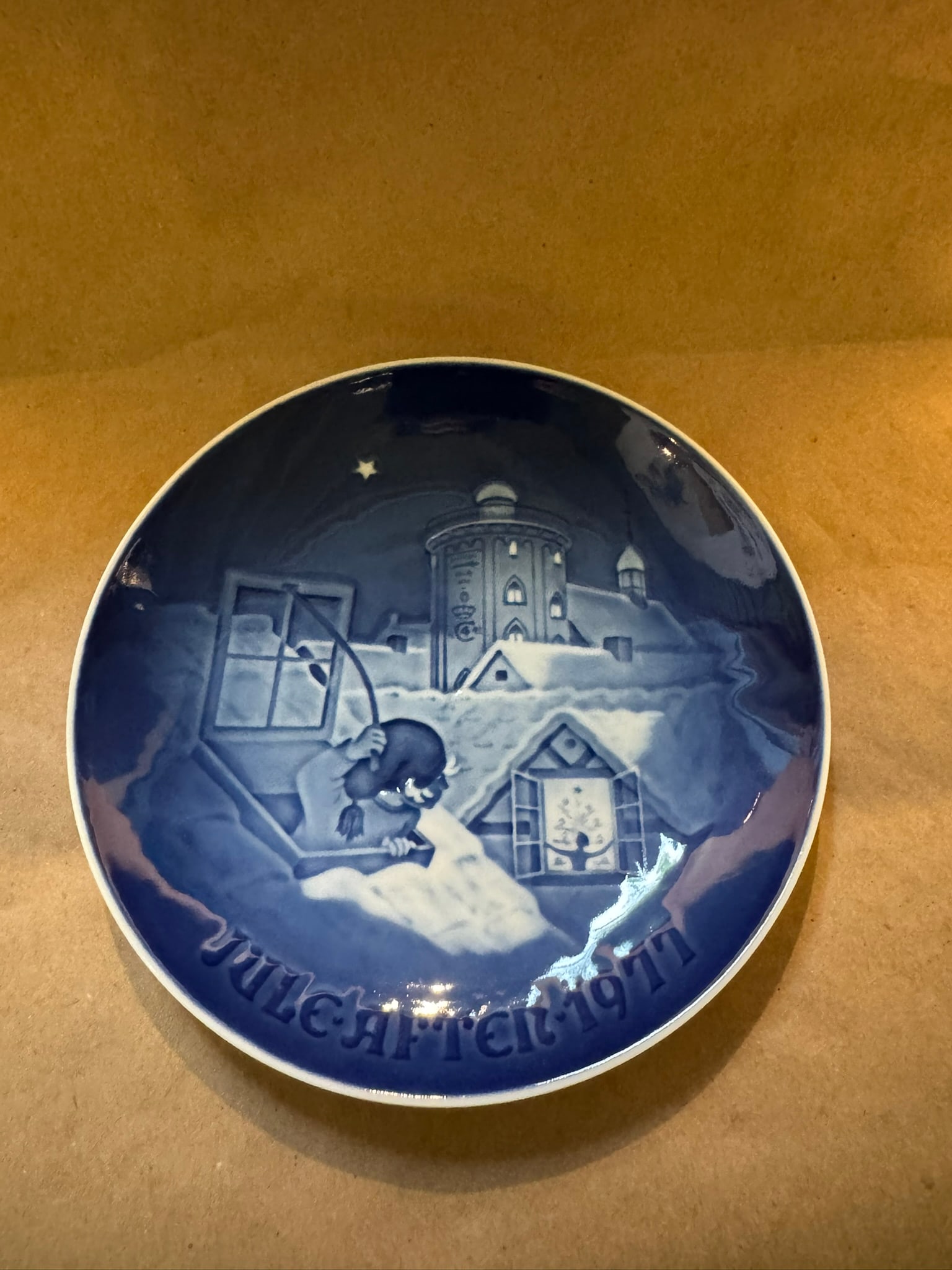 1977 - Copenhagen Christmas: Up for auction is a pristine Bing & Grondahl Christmas Plate titled '1977 - Copenhagen Christmas'. This exquisite collector's item was originally issued in the year 1977. Featuring the manufacturer's