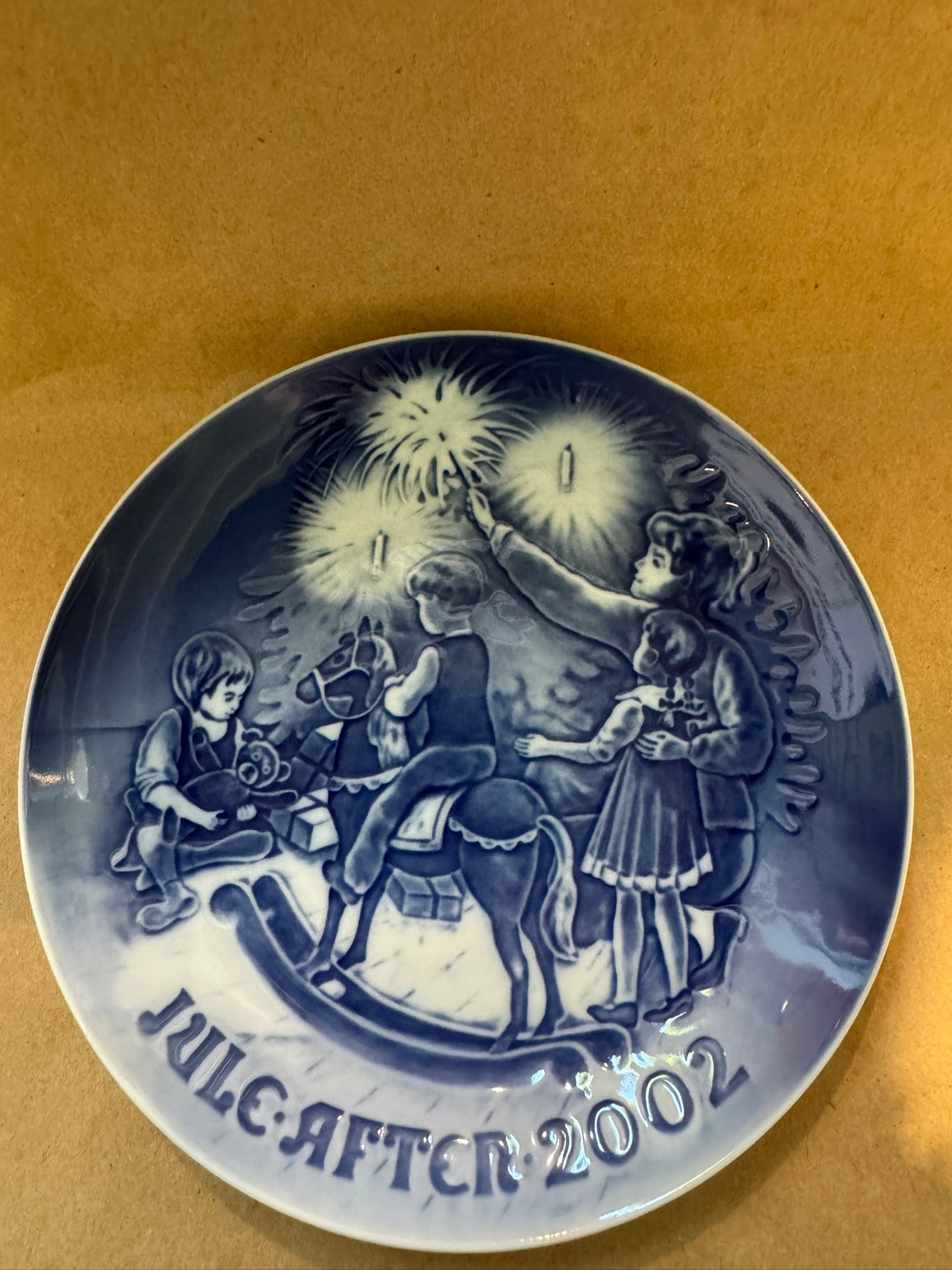 2002 - Christmas Eve: COA - Up for auction is a pristine Bing & Grondahl Christmas Plate titled '2002 - Christmas Eve'. This exquisite collector's item was originally issued in the year 2002. Featuring the manufacturer's
