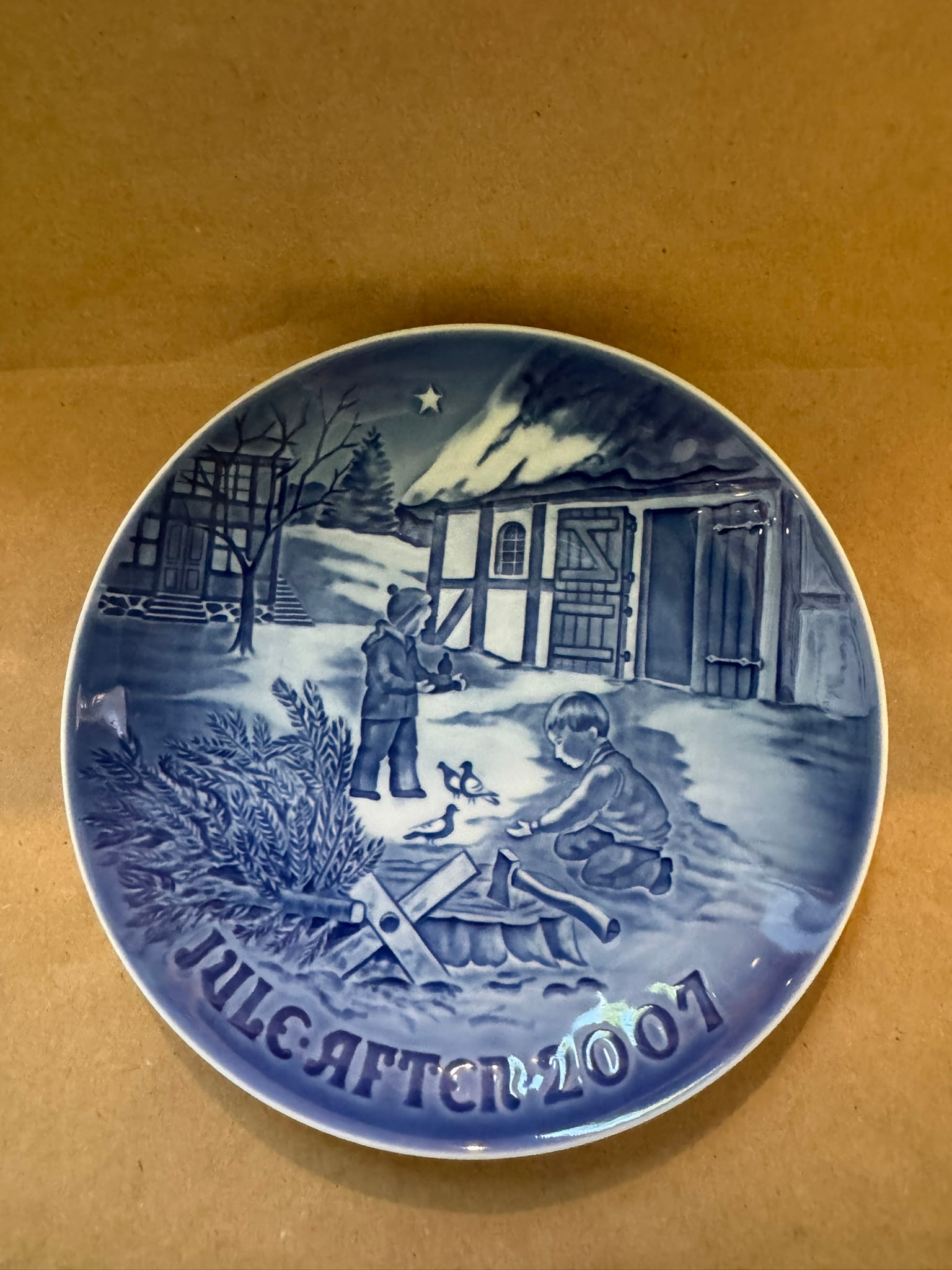 2007 - Christmas in the Countryside: Up for auction is a pristine Bing & Grondahl Christmas Plate titled '2007 - Christmas in the Countryside'. This exquisite collector's item was originally issued in the year 2007. Featuring the