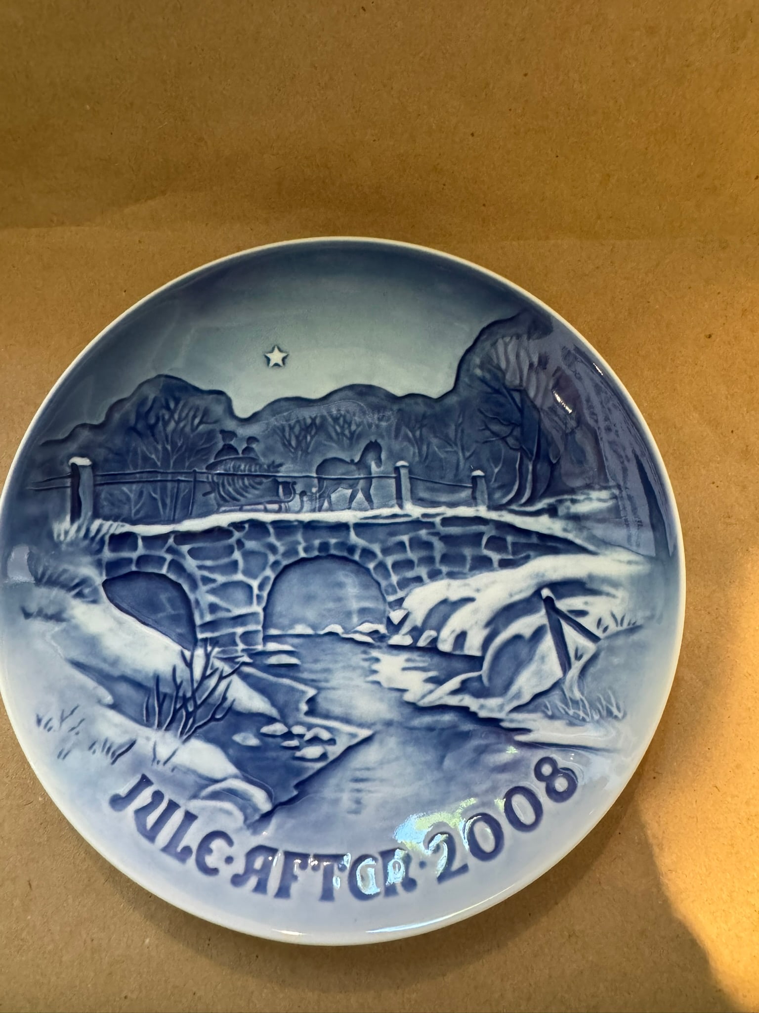 2008 - Along the Road: COA - Up for auction is a pristine Bing & Grondahl Christmas Plate titled '2008 - Along the Road'. This exquisite collector's item was originally issued in the year 2008. Featuring the manufacturer's