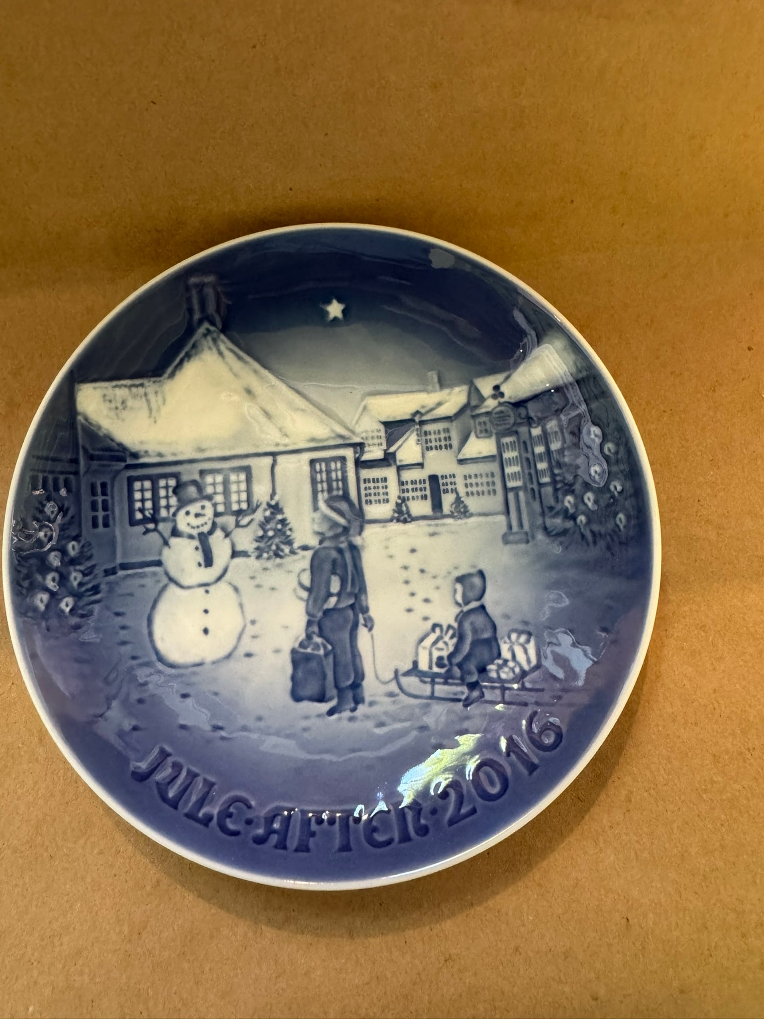 2016 - Hans Christian Andersen's House: COA -Up for auction is a pristine Bing & Grondahl Christmas Plate titled '2016 - Hans Christian Andersen's House'. This exquisite collector's item was originally issued in the year 2016. Featuring
