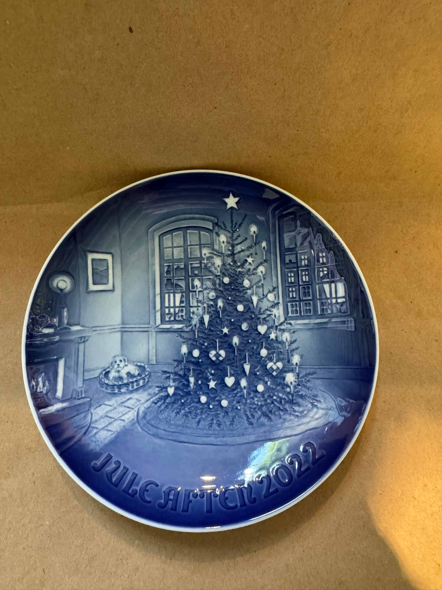 2022 - Christmas Night: COA -Up for auction is a pristine Bing & Grondahl Christmas Plate titled '2022 - Christmas Night'. This exquisite collector's item was originally issued in the year 2022. Featuring the manufacturer's 