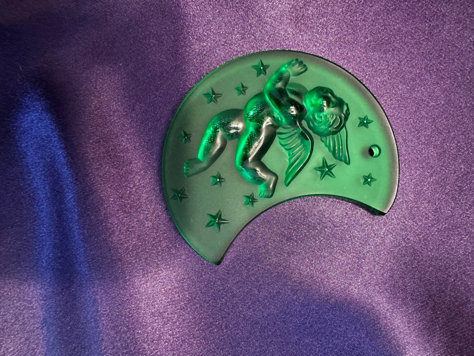 Lalique Green Crystal Cherub on Moon Ornament 1999: A vibrant Lalique France emerald green colored crystal holiday ornament featuring a frosted cherub resting on a crescent moon surrounded by stars.