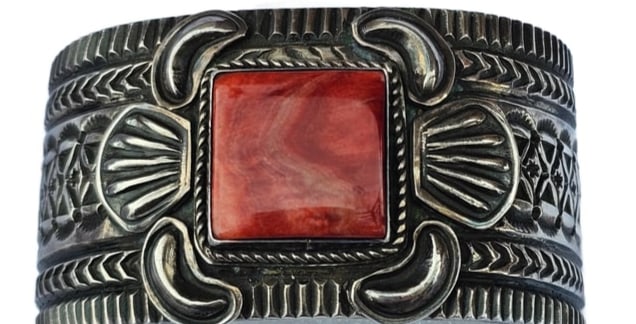 Navajo Spiny Oyster Shell Sterling Silver Cuff Bracelet – Attributed to Freddie Maloney: Impressive Navajo sterling silver cuff bracelet featuring a bold square-cut spiny oyster shell cabochon with rich red-orange coloration and natural swirling pattern. The stone is framed by a hand-twis