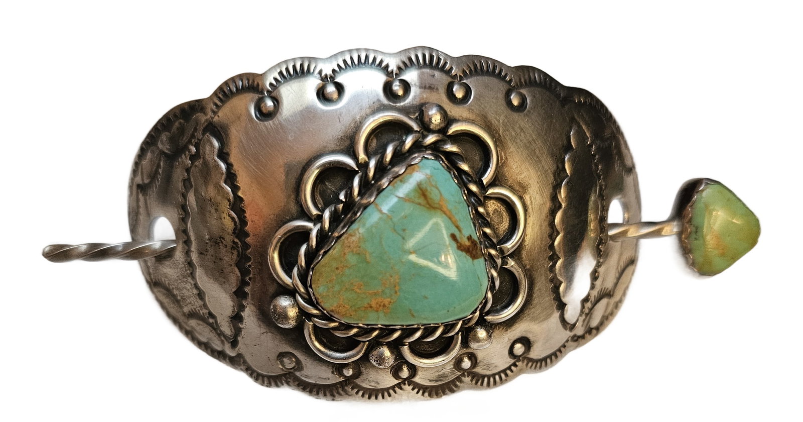 NAVAJO STERLING SILVER & TURQUOISE HAIR PIECE BY ALBERT & JACQUELINE CLEVELAND: A striking Navajo sterling silver hair piece by noted silversmiths Albert and Jacqueline Cleveland, featuring a natural turquoise stone with attractive brown matrix. The stone is set in a twisted rope