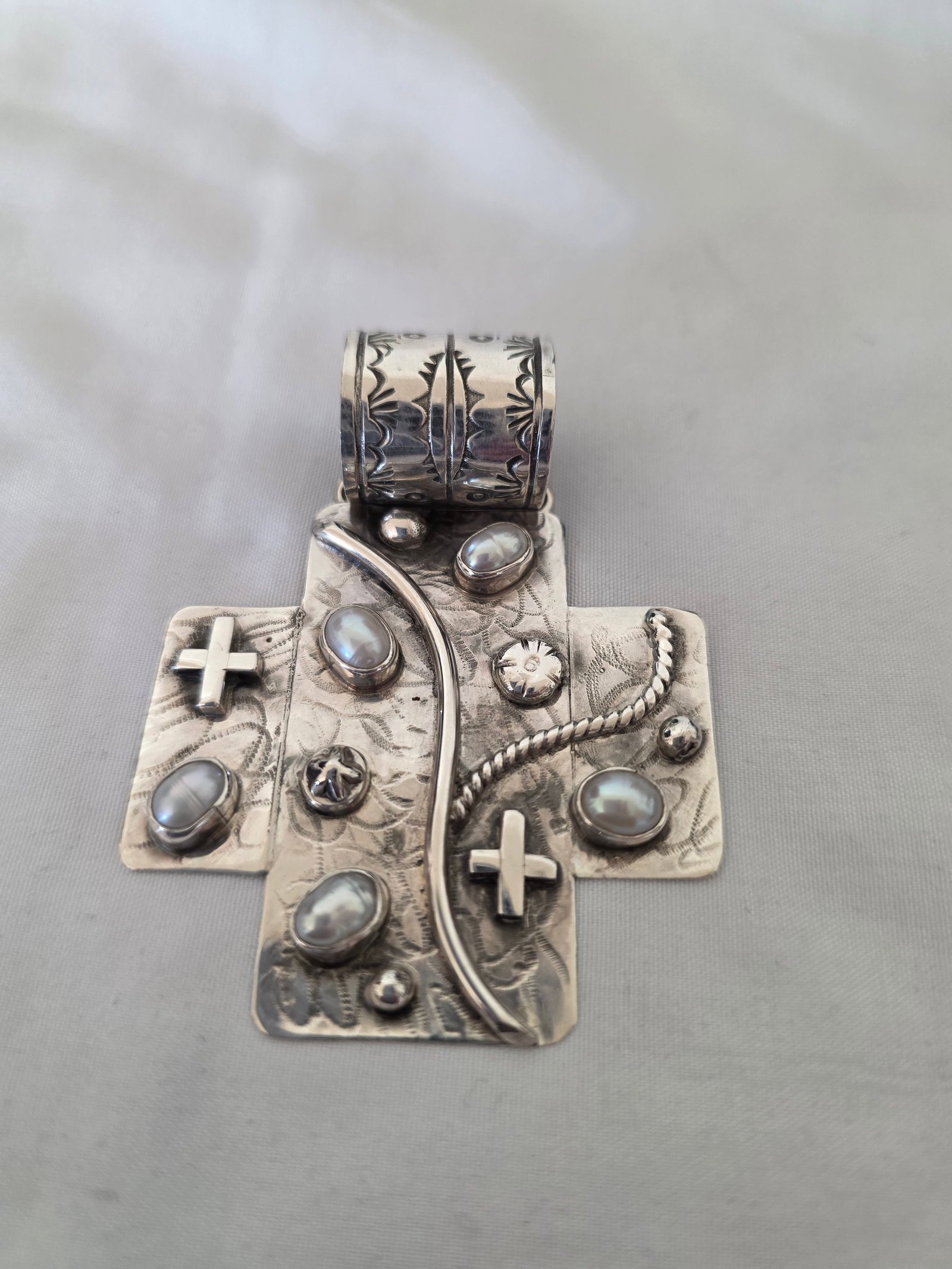 Benson Boyd for Nakai Sterling Silver Pearl Pendant 22.08g: Sterling silver and pearl pendant made by Benson Boyd during the period when he did work for Nakai, believed to date from the 1980s–1990s.The pendant features a bold sterling silver cross-form desig