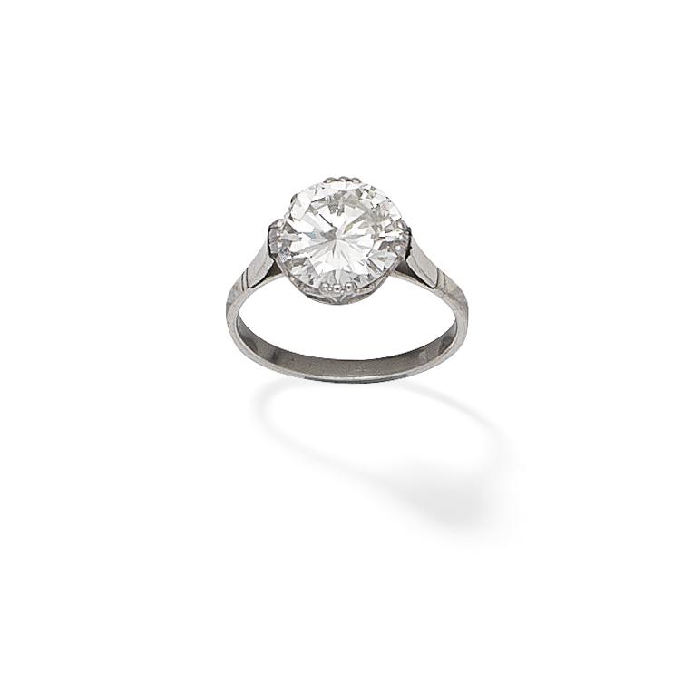 DIAMOND SINGLE-STONE RING (1 of 2)