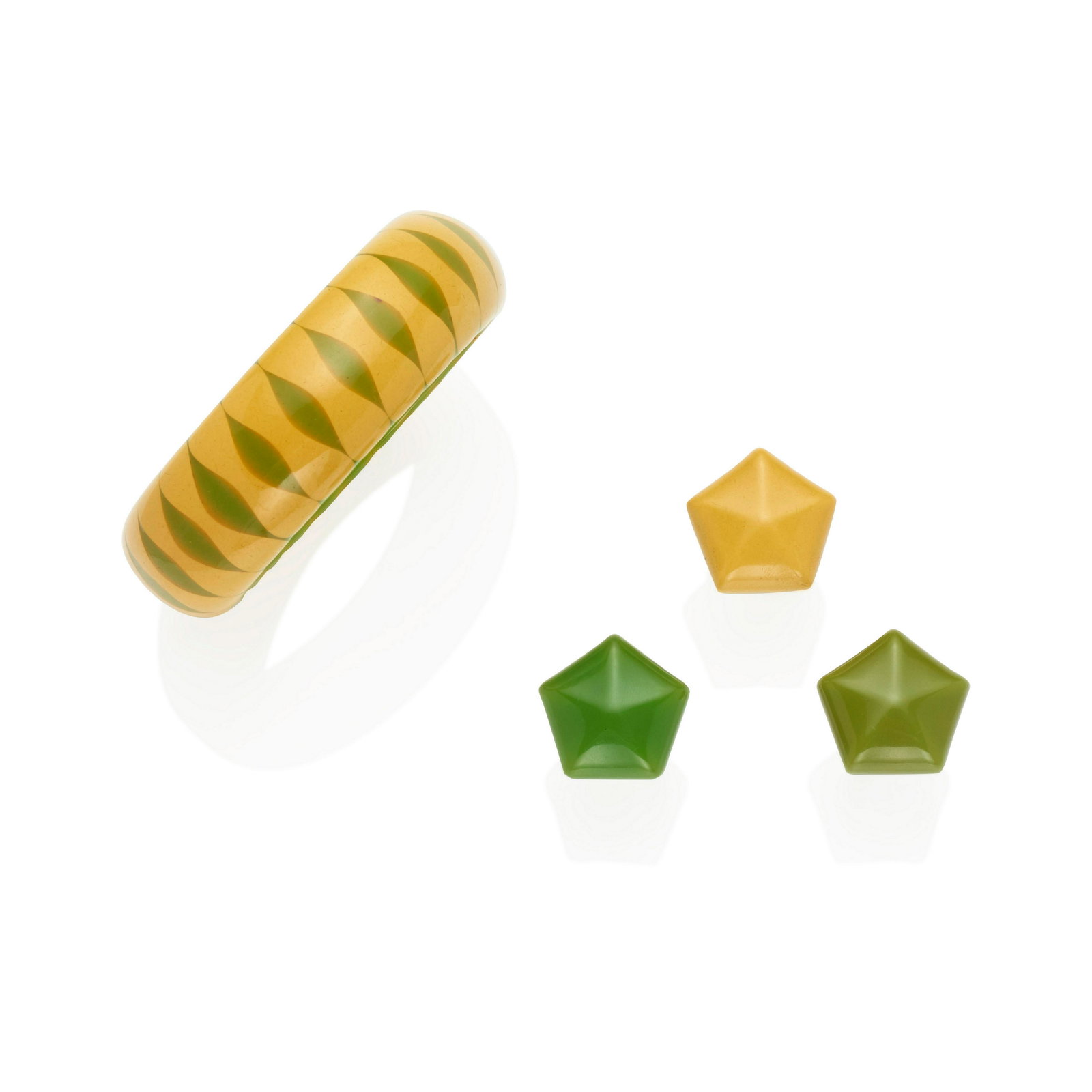 A BAKELITE GREEN AND CREAM 'BOWTIE' BANGLE BRACELET AND (1 of 1)
