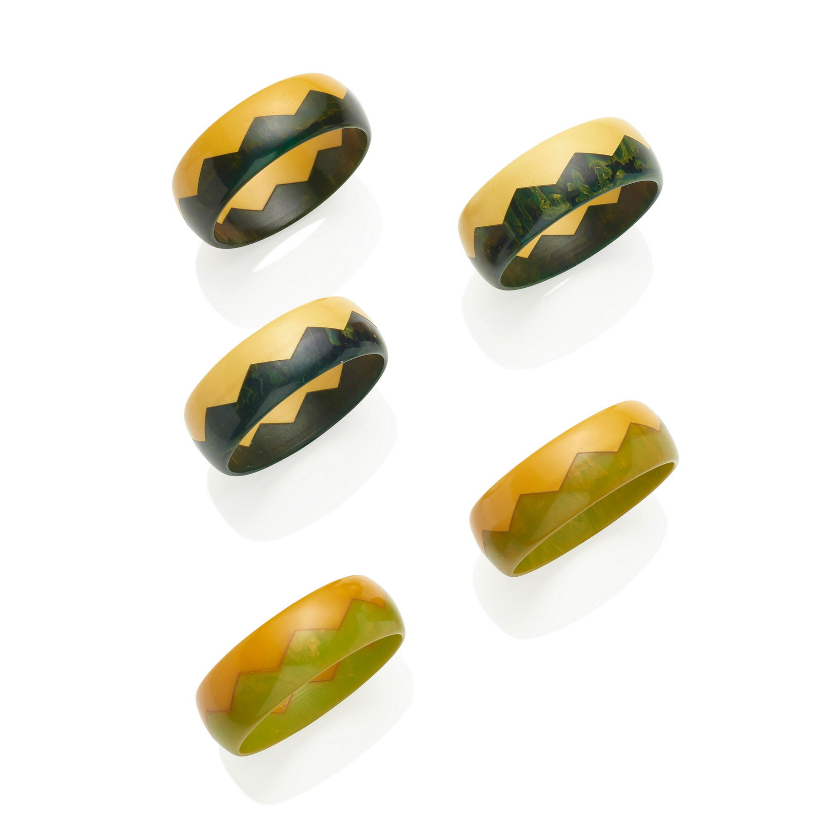 FIVE BAKELITE LAMINATED 'ZIG-ZAG' BANGLE BRACELETS (1 of 1)