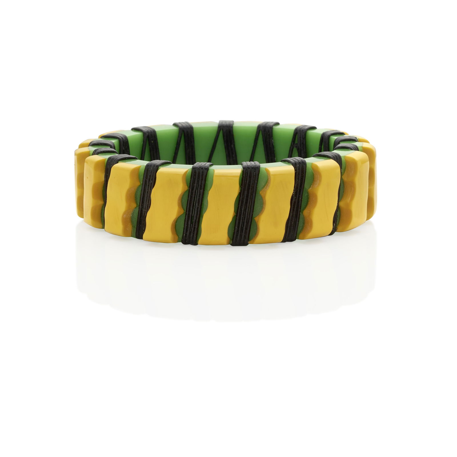 A BAKELITE GREEN AND YELLOW LAMINATED BANGLE BRACELET (1 of 1)