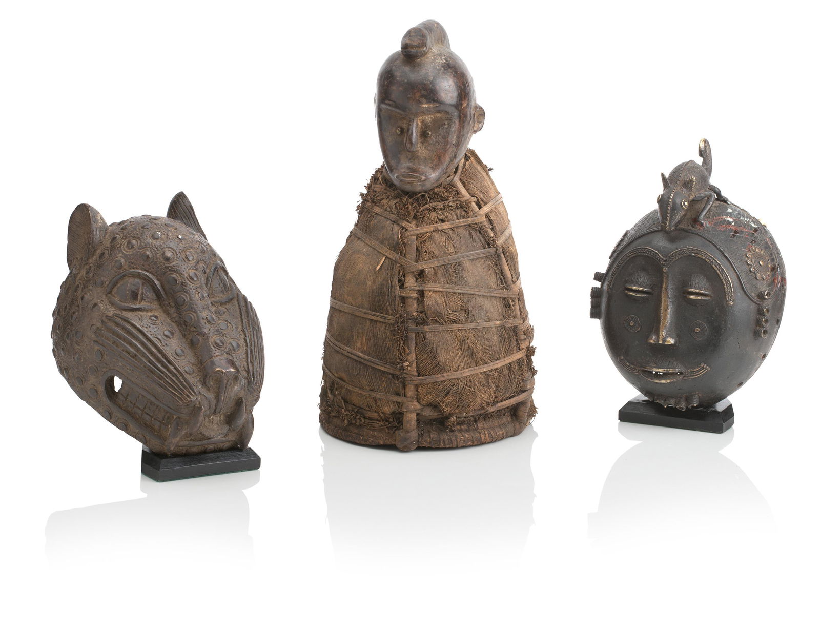 AN AFRICAN BRONZE MASK (1 of 1)