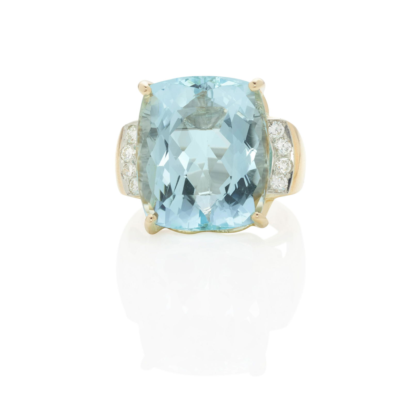 AN 18K GOLD, AQUAMARINE AND DIAMOND RING (1 of 3)