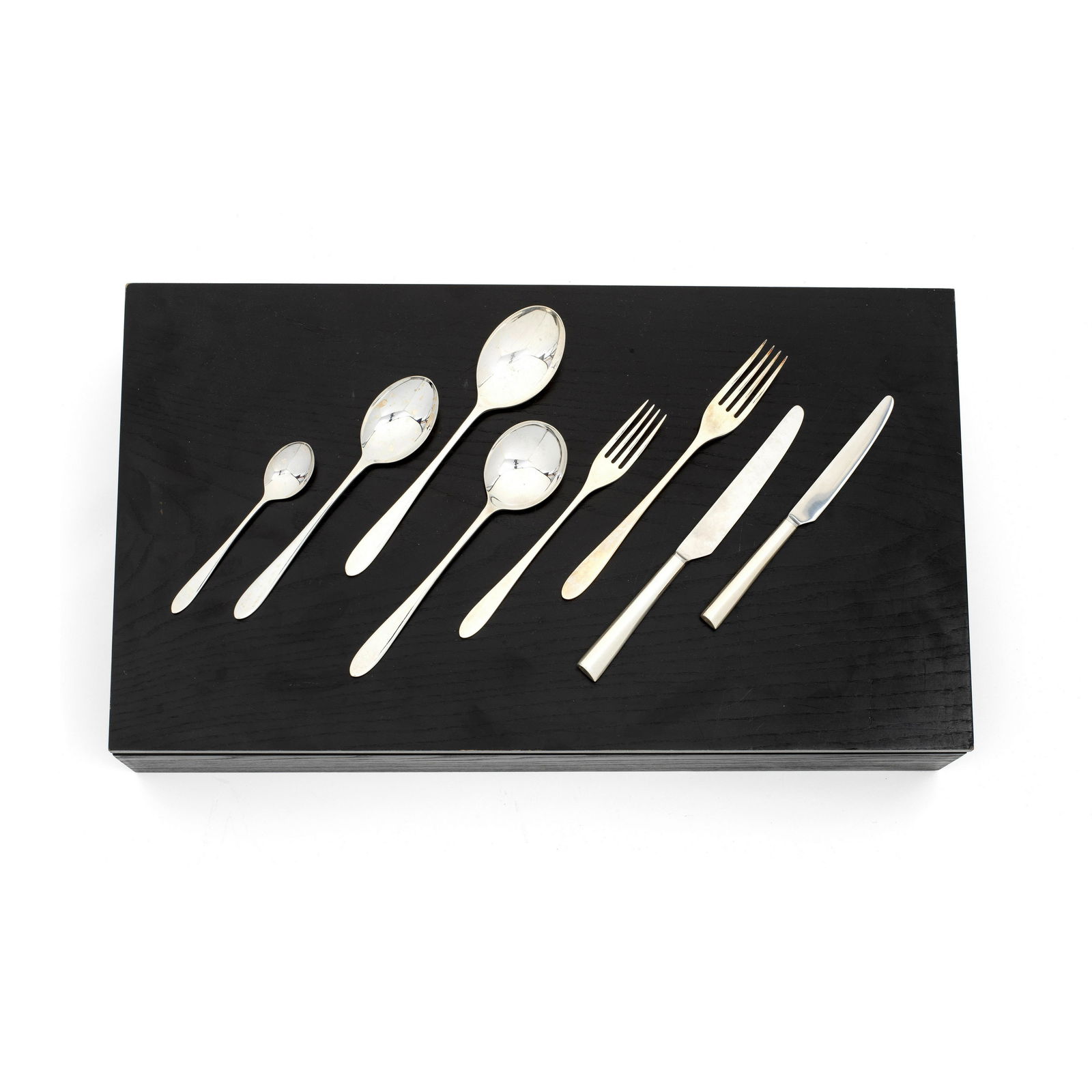 DAVID MELLOR: a silver 'Pride' pattern table service of flatware and cutlery, in a canteen box S...: DAVID MELLOR: a silver 'Pride' pattern table service of flatware and cutlery, in a canteen box Sheffield 2007 placings for twelve, comprising: table forks, dessert forks, the table knives and dessert