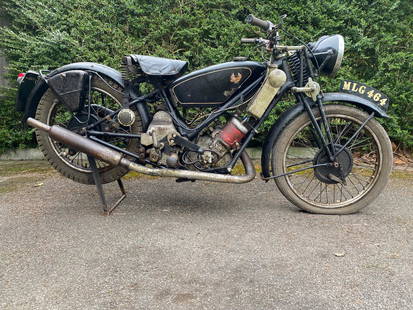1949 Scott 596cc Flying Squirrel Project Frame no. 2244 Engine no. PY2977: 1949 Scott 596cc Flying Squirrel ProjectRegistration no. MLG 464Frame no. 2244Engine no. PY2977Introduced in 1925, Scott's Flying Squirrel sports model came in 498cc and 596cc capacities, the latter
