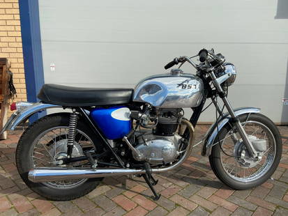 1971 BSA 654cc Thunderbolt/Lightning Frame no. A65T EE09536 Engine no. A65L/DE 06853: 1971 BSA 654cc Thunderbolt/LightningRegistration no. MCY 237JFrame no. A65T EE09536Engine no. A65L/DE 06853This motorcycle comes with a BSA OC Vehicle Report stating that both the frame (Thunderbolt)