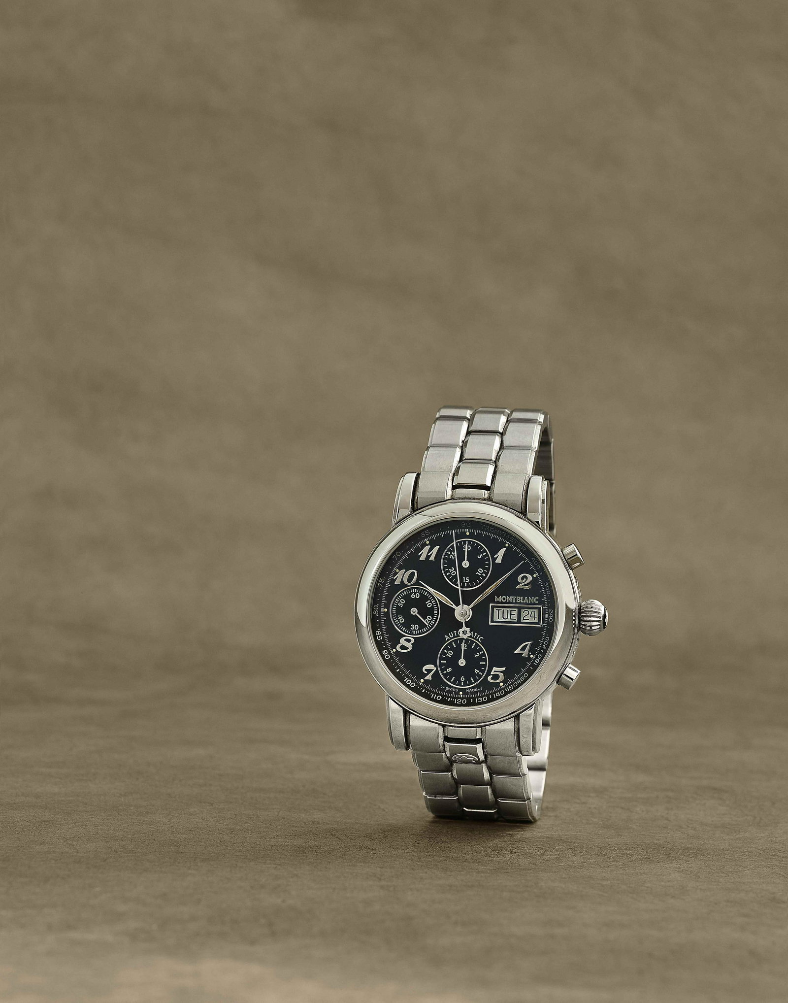 Montblanc. Chronographe bracelet en acier avec date mouvement automatique Montblanc. A stainless... (1 of 1)