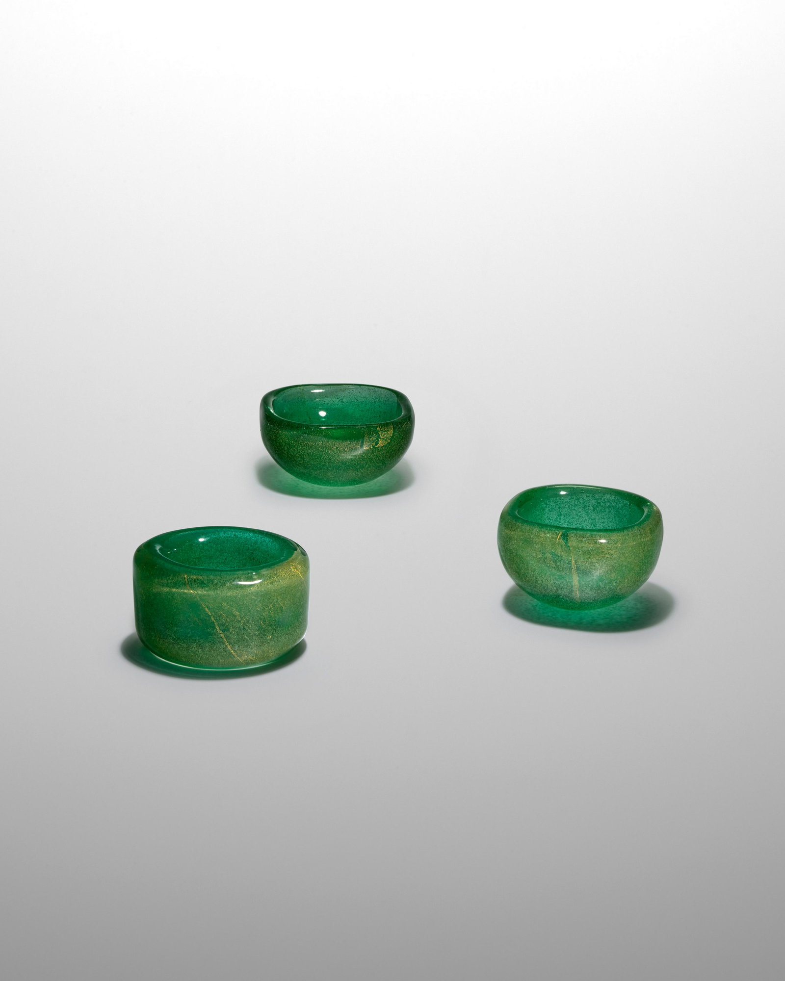 CARLO SCARPA (1906-1978) Three Bollicine Sommerso Bowlscirca 1934-40model nos. 3528, 3550, for V... (1 of 2)