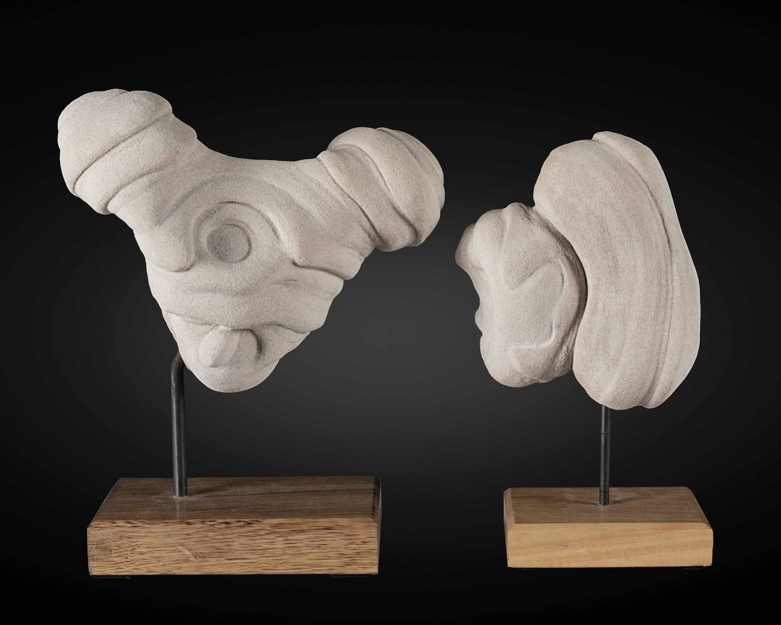 Deux petites «gogottes» de Fontainebleau, concrétions naturelles de grès sil... (1 of 1)