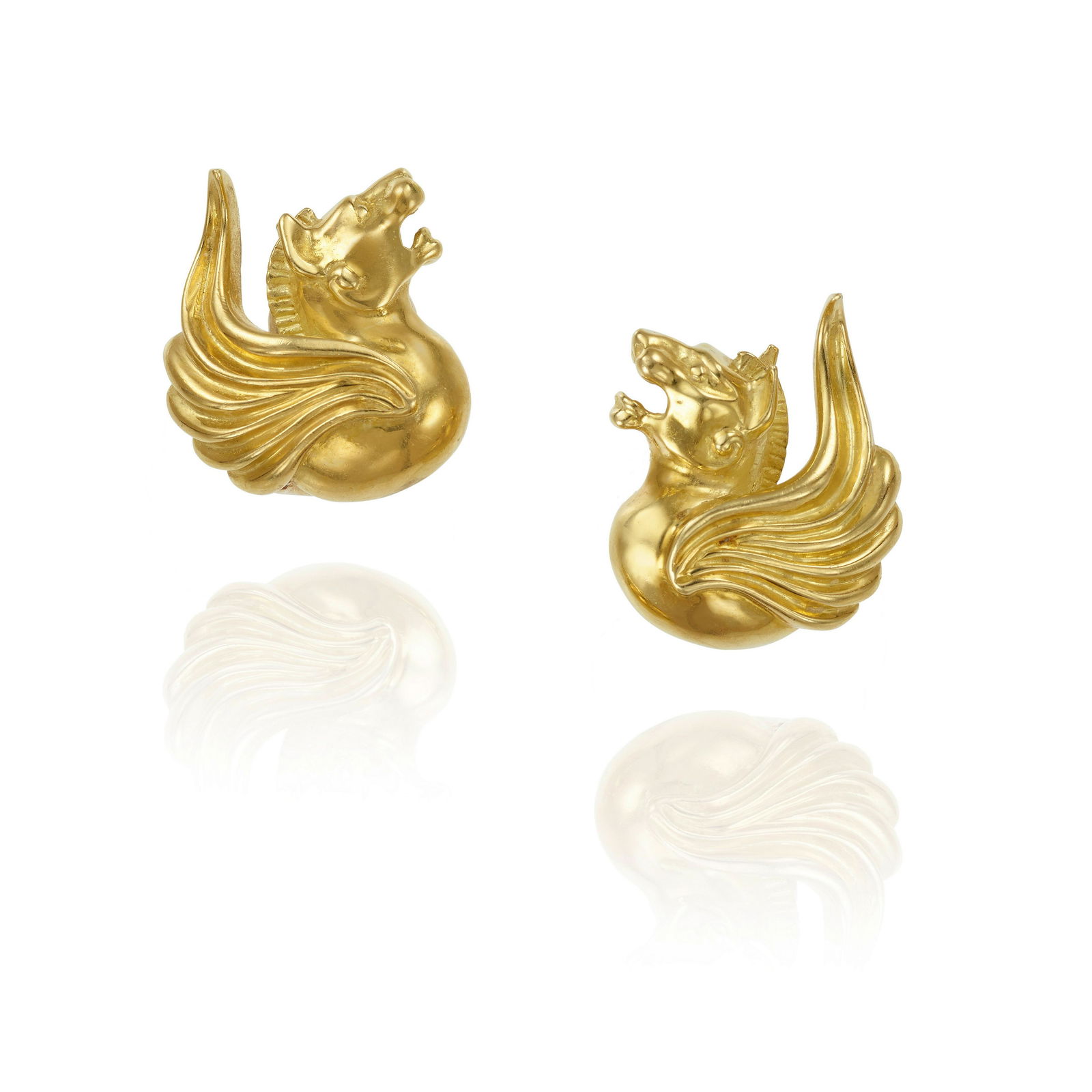 HELEN WOODHULL: A PAIR OF 18K GOLD EARCLIPS (1 of 1)