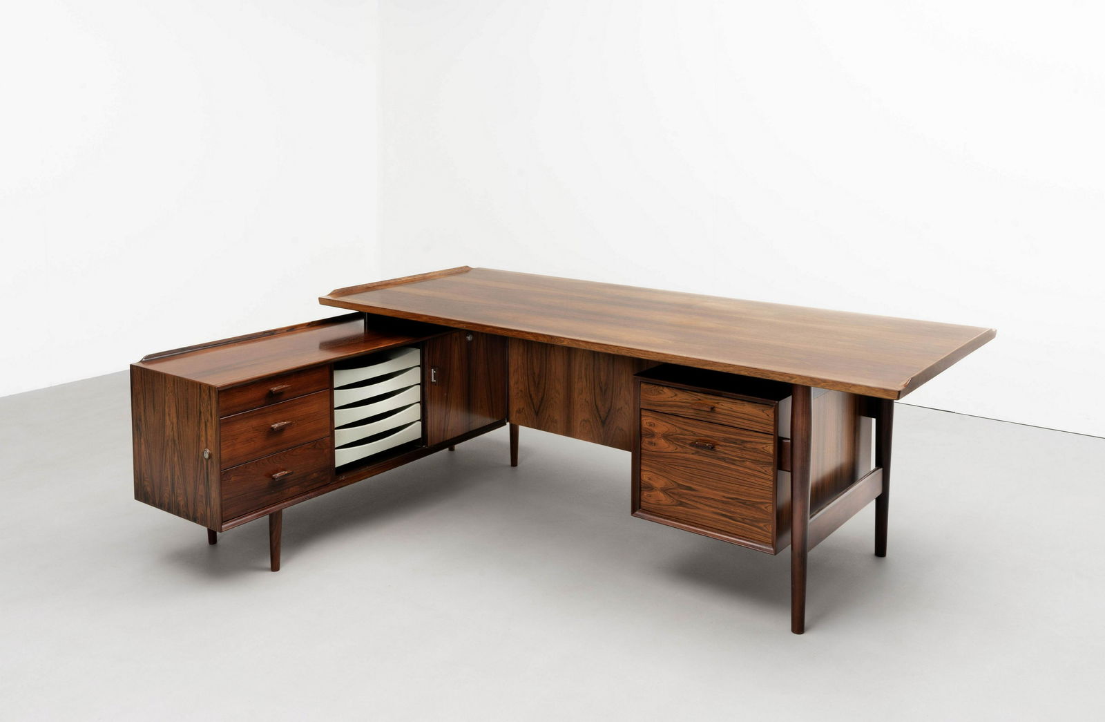 Arne Vodder Desk, model no. 209, 1950s: Arne Vodder Desk, model no. 209, 1950s Indian rosewood-veneered wood, Indian rosewood, Bangkok teak, painted wood, steel. 71.5 x 204.5 x 165 cm Manufactured by Sibast Møbelfrabrik, Denmark. Inter