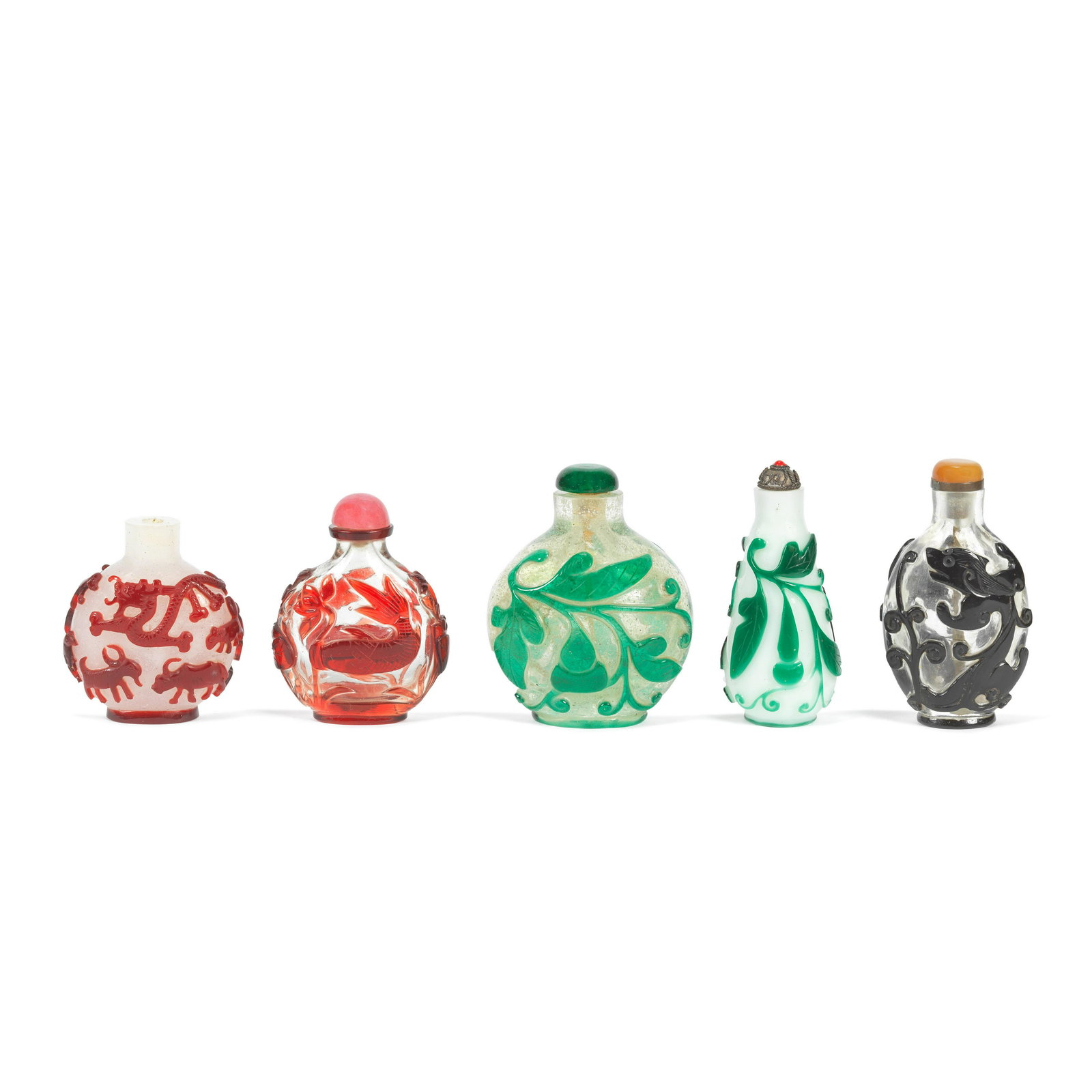 FIVE VARIOUS RED, GREEN AND BLACK OVERLAY GLASS SNUFF BOTTLES Late Qing Dynasty (14) (1 of 2)
