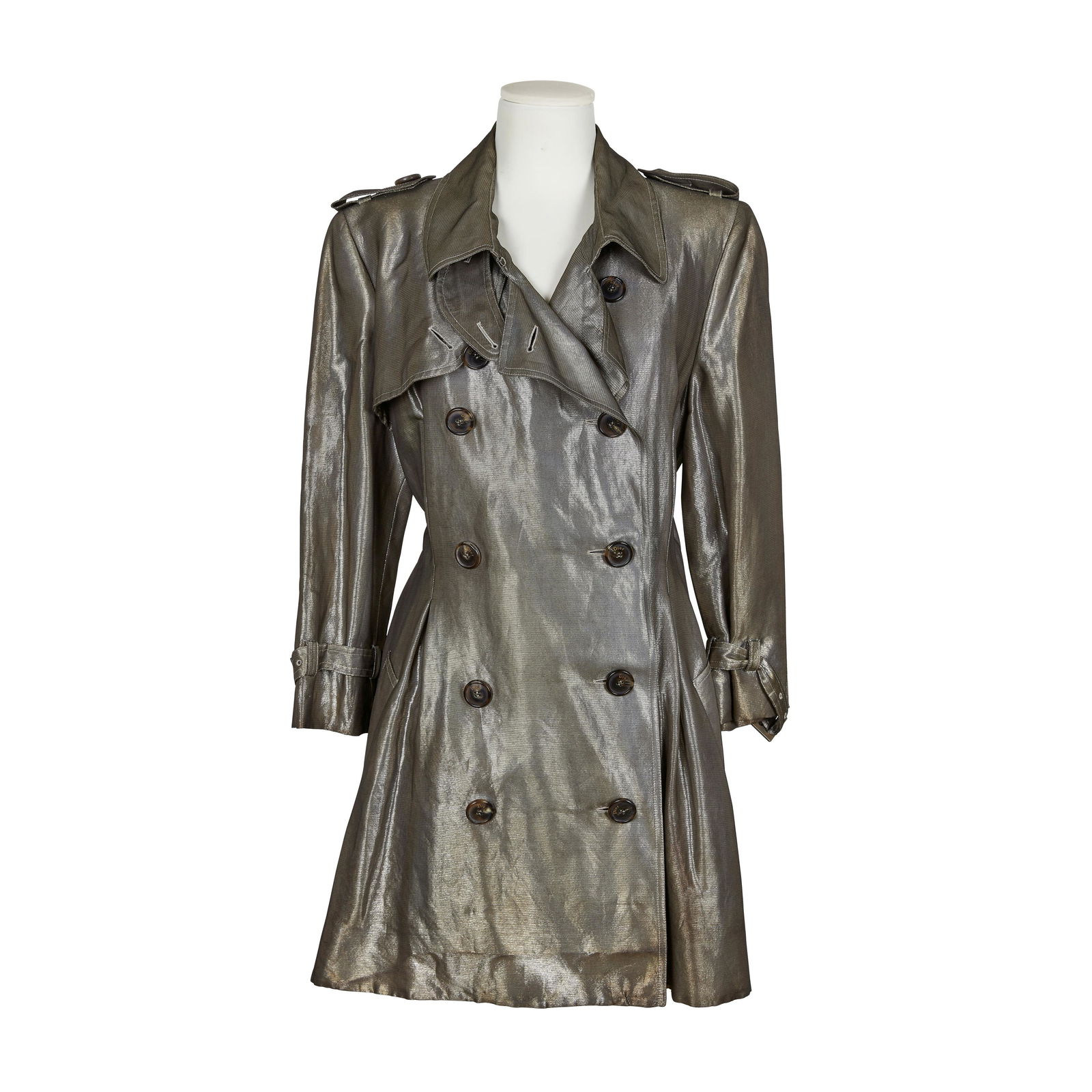 Christian DIOR, Collection Prêt à Porter, Printemps-Eté 2010. Trench -coat. Dire...: Christian DIOR, Collection Prêt à Porter, Printemps-Eté 2010. Trench -coat. Directeur artistique: John Galliano. En soie et métal à reflet mordoré, ceinture. Taille fran&