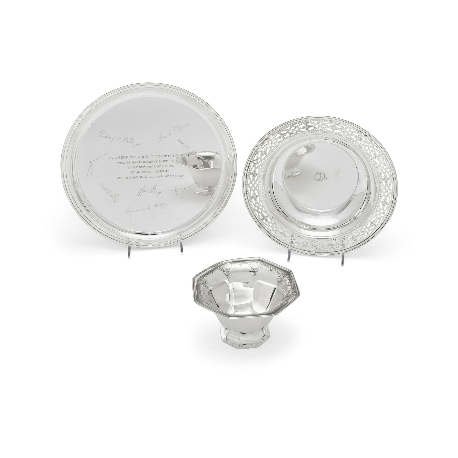 THREE AMERICAN STERLING SILVER PLATES AND BOWLS by Tiffany & Co., New York, NY, 20th-21st centuries: THREE AMERICAN STERLING SILVER PLATES AND BOWLS by Tiffany & Co., New York, NY, 20th-21st centuries Comprising a plate dedicated to Broadcaster Bob Bennett, a centerbowl with pierced border, 1907-1947